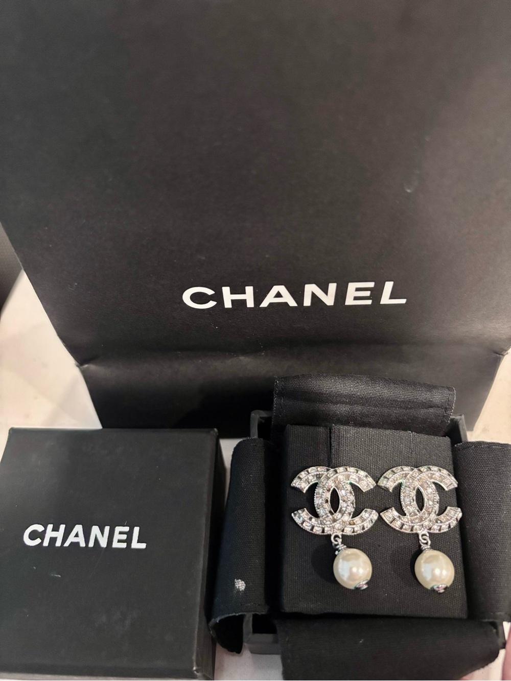 Chanel crystal pearl drop earrings. Authentic!